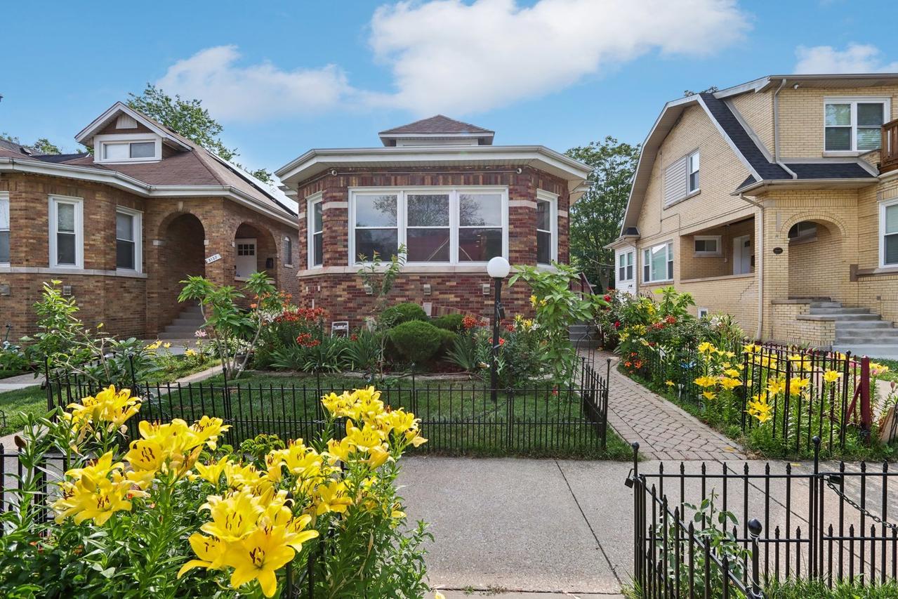8120 S Luella Ave., Chicago, IL 60617
