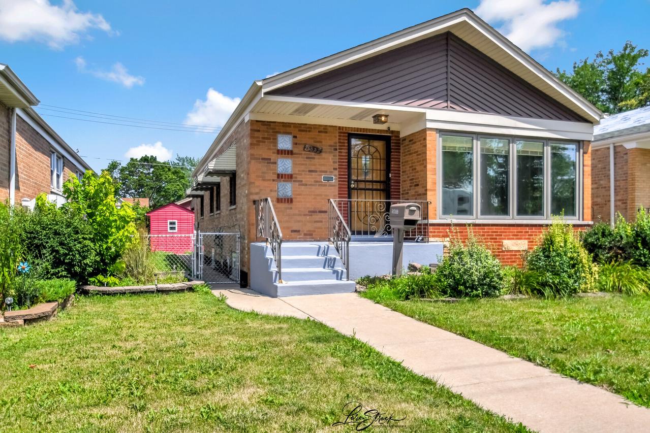 5853 S Narragansett Ave., Chicago, IL 60638