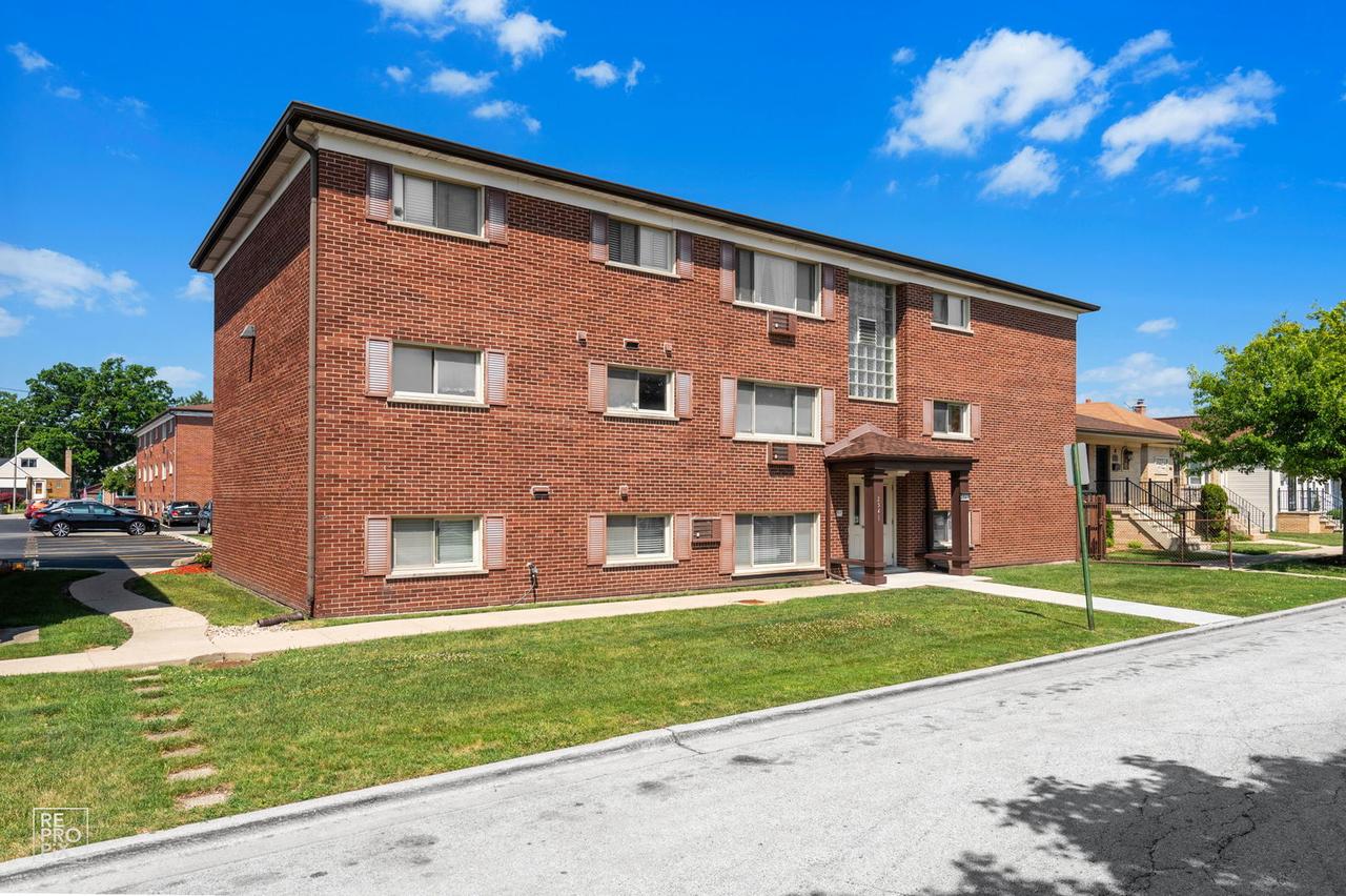 2541 Thatcher Ave. #2D, River Grove, IL 60171