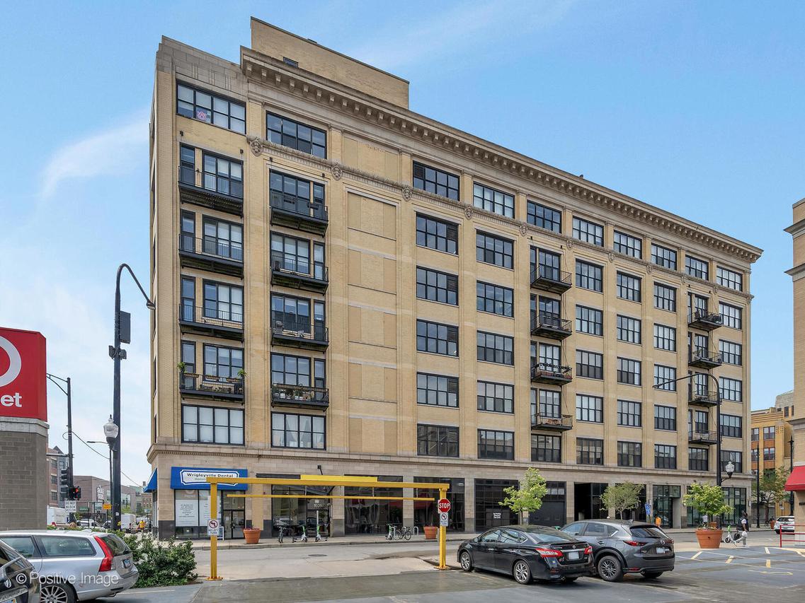 1601 W School St. #504, Chicago, IL 60657
