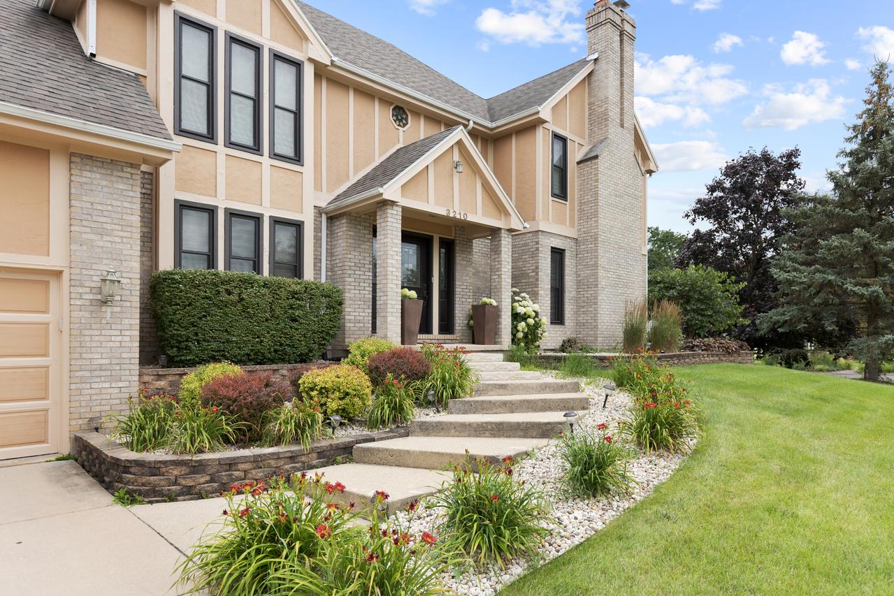 3210 Boerderij Way, Woodstock, IL 60098