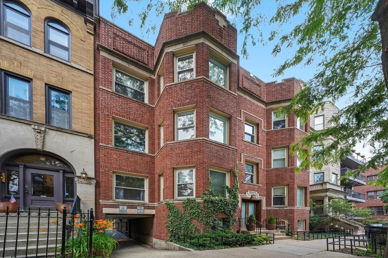 716 W Barry Ave. #3, Chicago, IL 60657