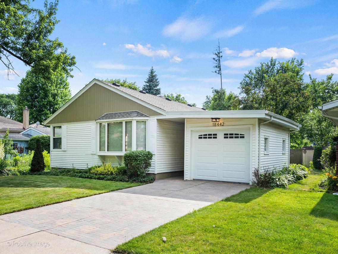18442 Stewart Ave., Homewood, IL 60430
