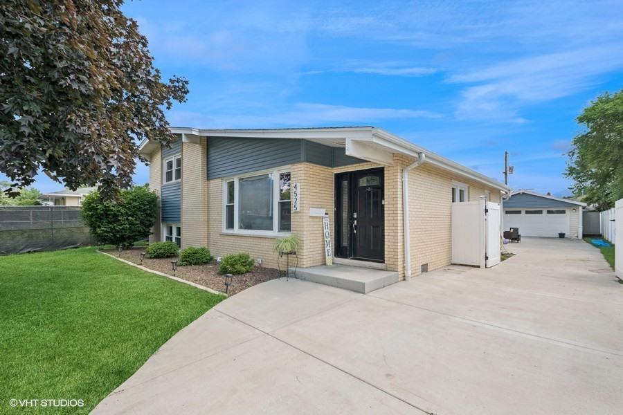 4525 W 100th St., Oak Lawn, IL 60453