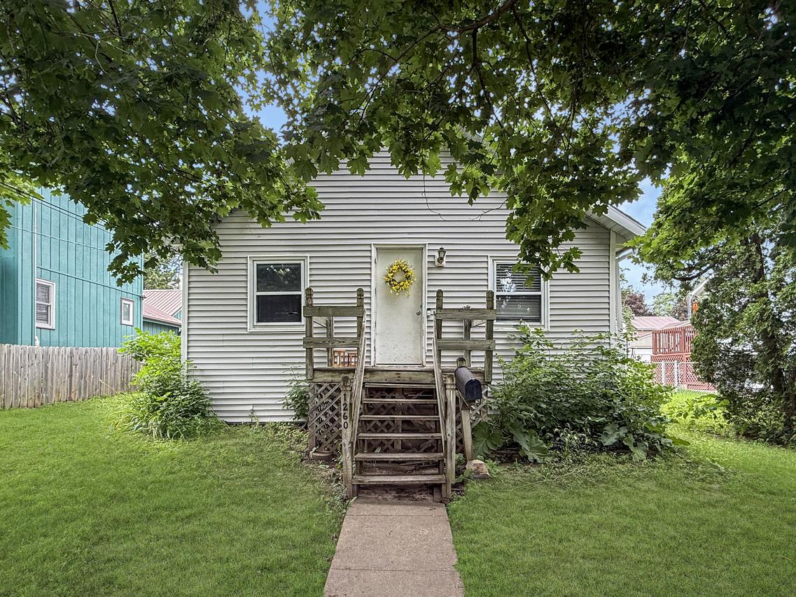 1260 W Palmer St., Freeport, IL 61032