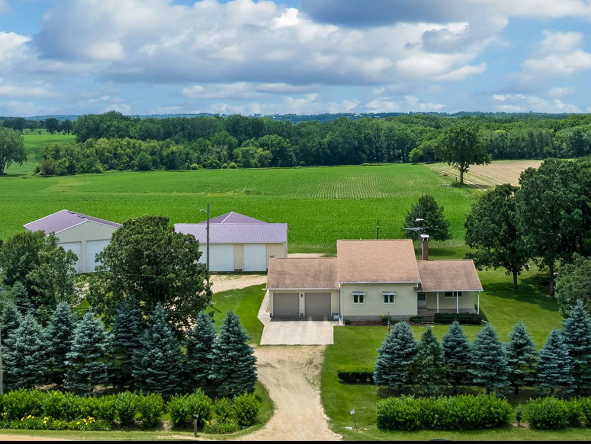 10245 W Penn Corner Rd., Polo, IL 61064