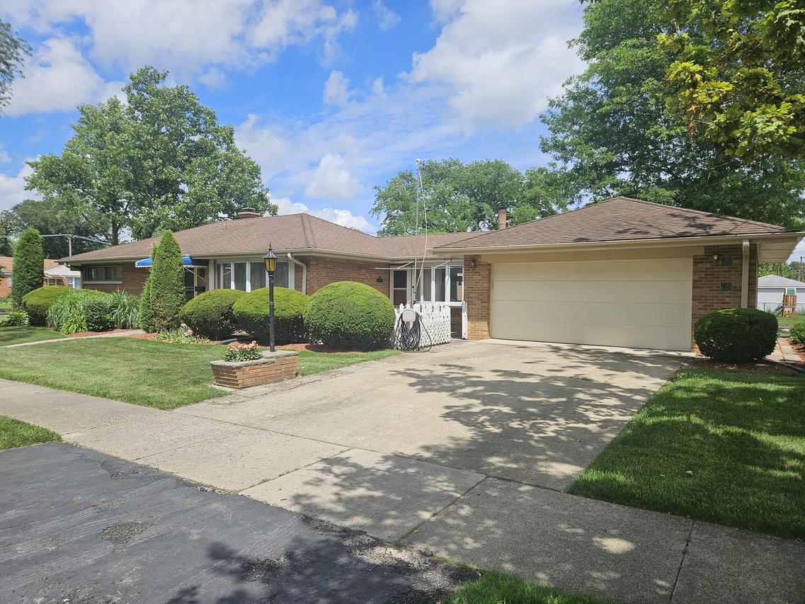 9515 Lincoln Ave., Brookfield, IL 60513