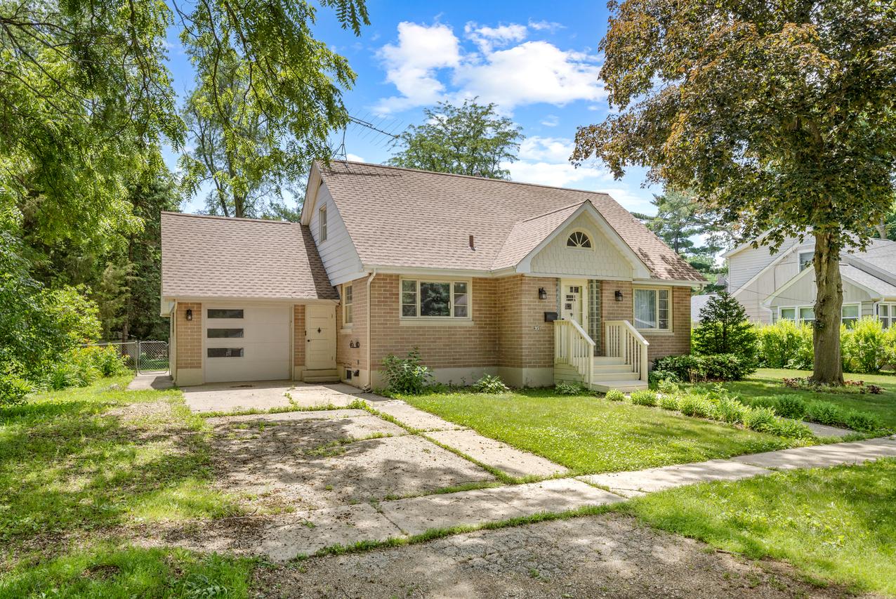 635 E Prairie St., Marengo, IL 60152