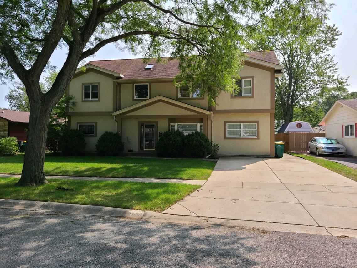 623 Willow Ln., Elk Grove Village, IL 60007
