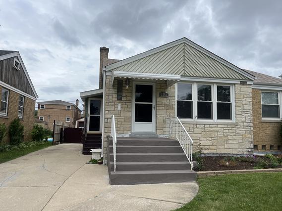 New Homes For Sale This Week That Attend Komarek Elementary School: June 27th to July 3rd