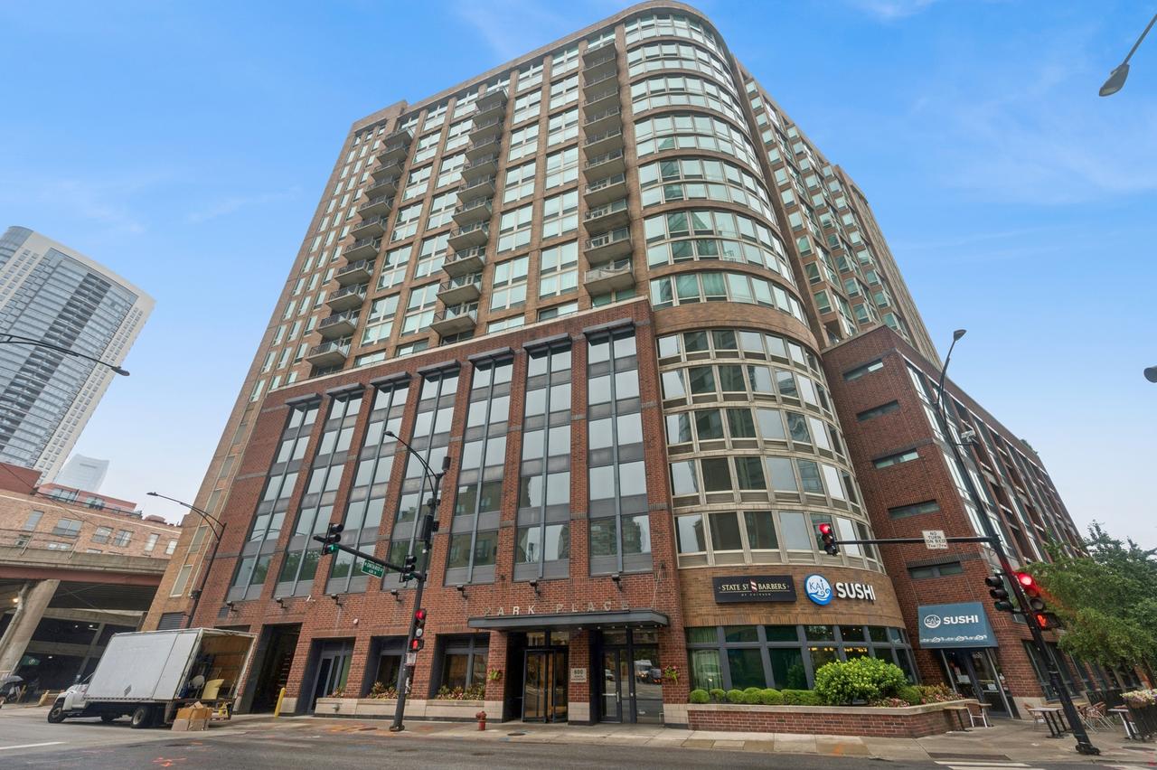 600 N Kingsbury St. #207, Chicago, IL 60654