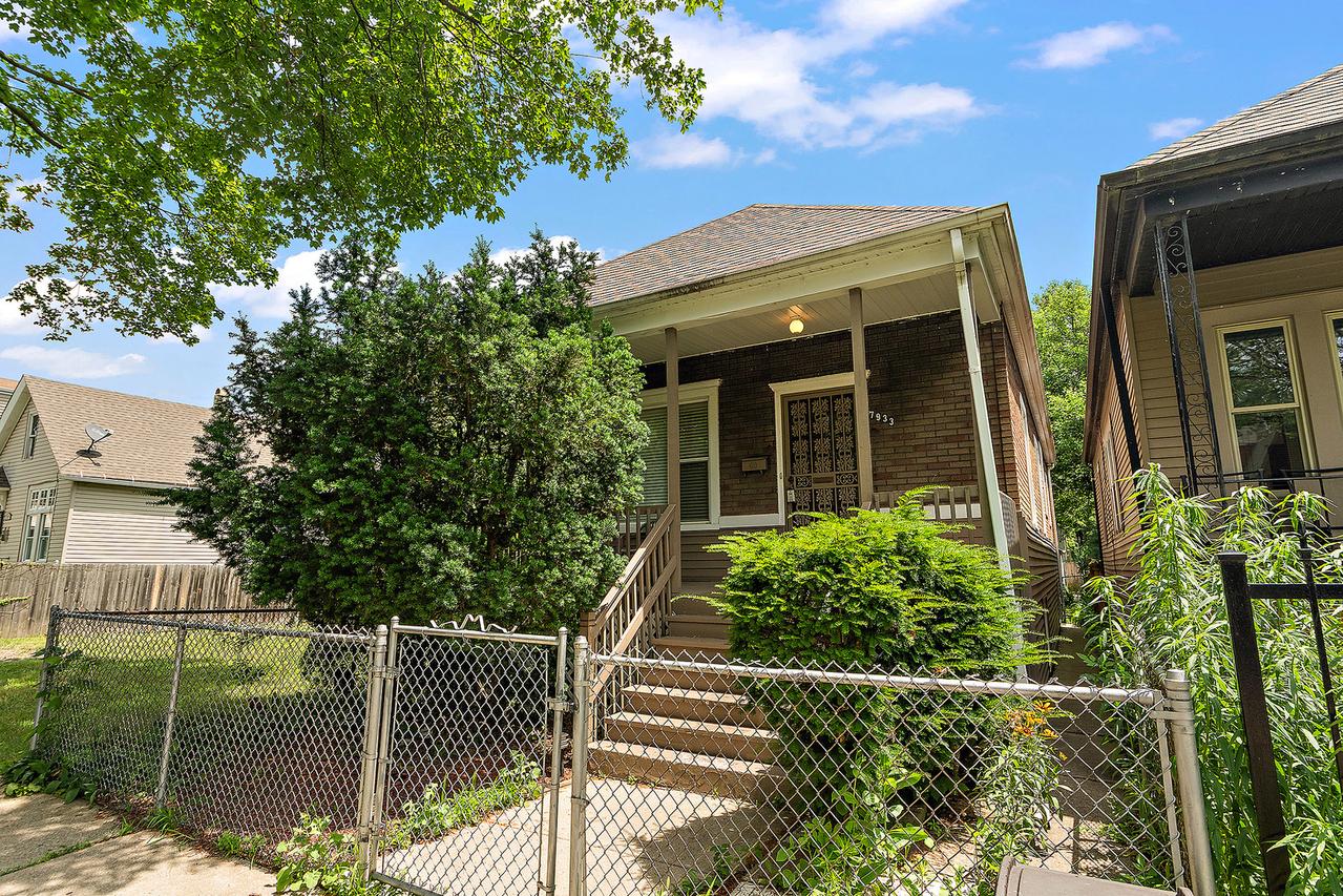 7933 S Burnham Ave., Chicago, IL 60617