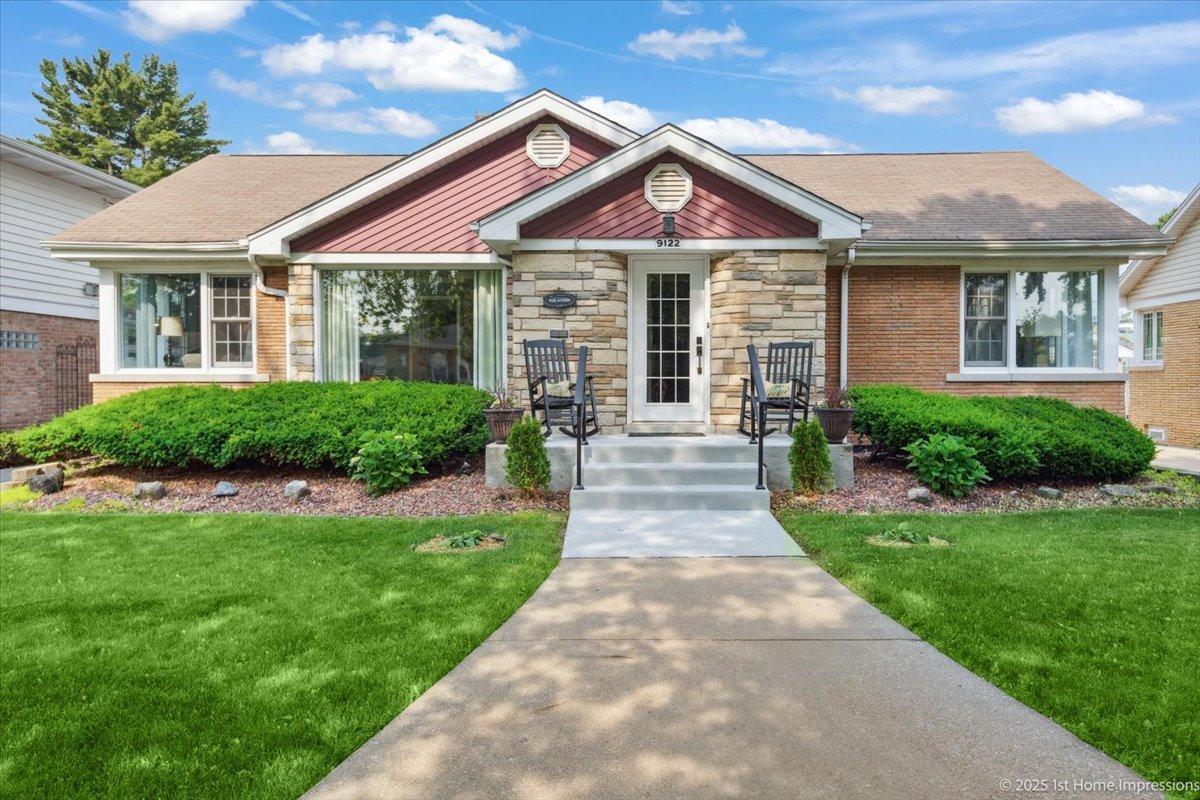 9122 S Avers Ave., Evergreen Park, IL 60805