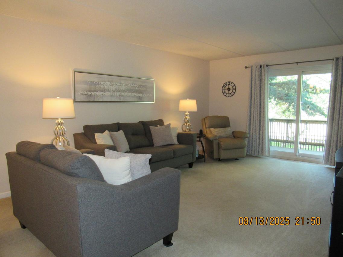 505 Redondo Dr. #212, Downers Grove, IL 60516