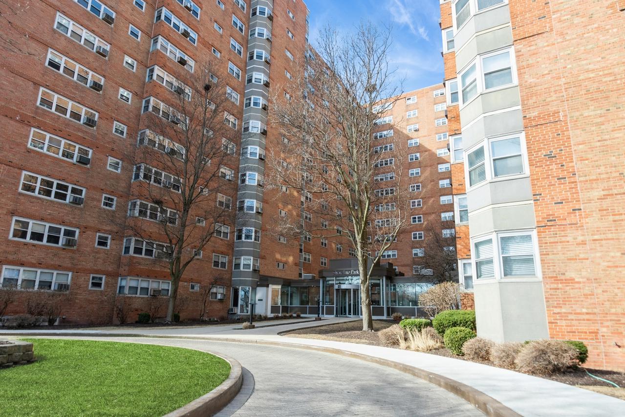4960 N Marine Dr. #512, Chicago, IL 60640