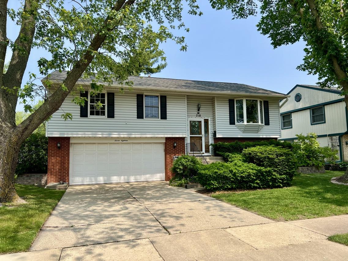 718 Wicker Ave., Streamwood, IL 60107
