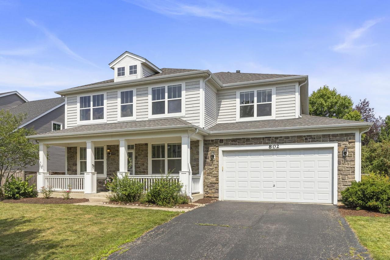 802 Barton Dr., Oswego, IL 60543