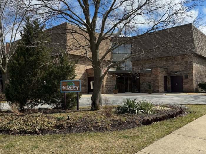 907 S Williams St. #210, Westmont, IL 60559