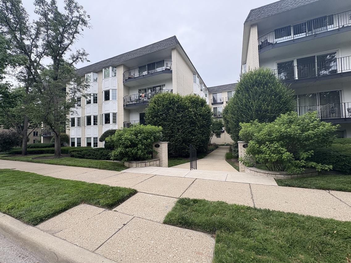 701 Ridge Rd. #1D, Wilmette, IL 60091