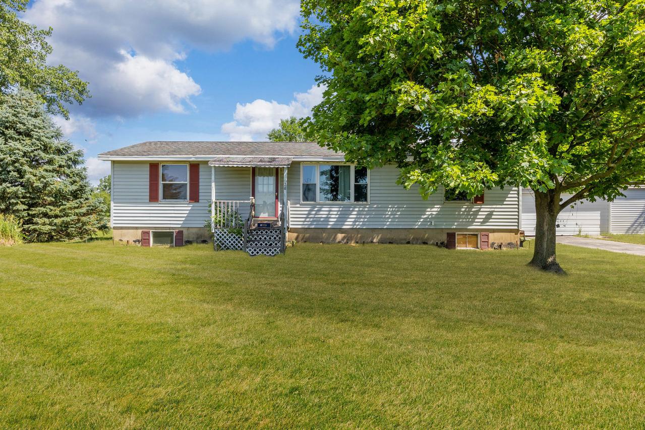 928 E County Line Rd., Grant Park, IL 60940