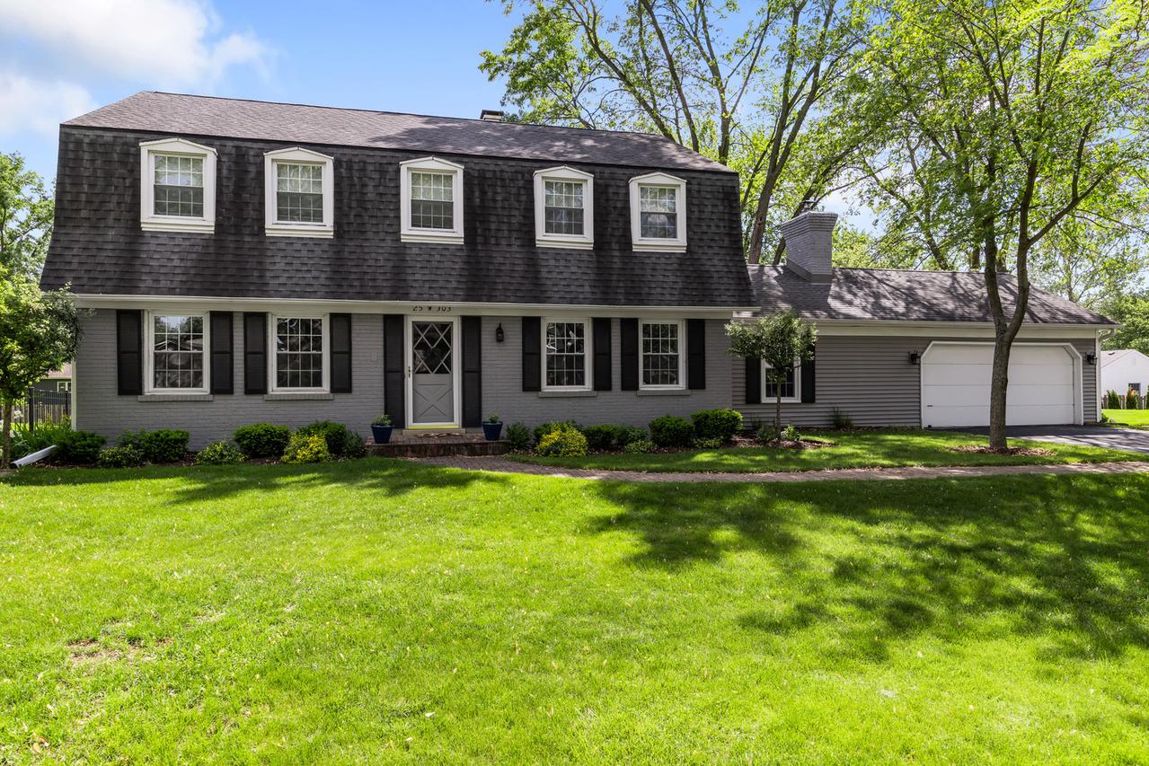 25w303 Gunston Ave., Naperville, IL 60540