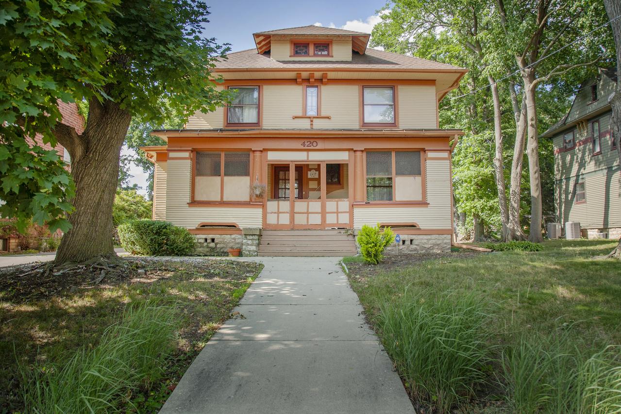 420 Fulton St., Elgin, IL 60120