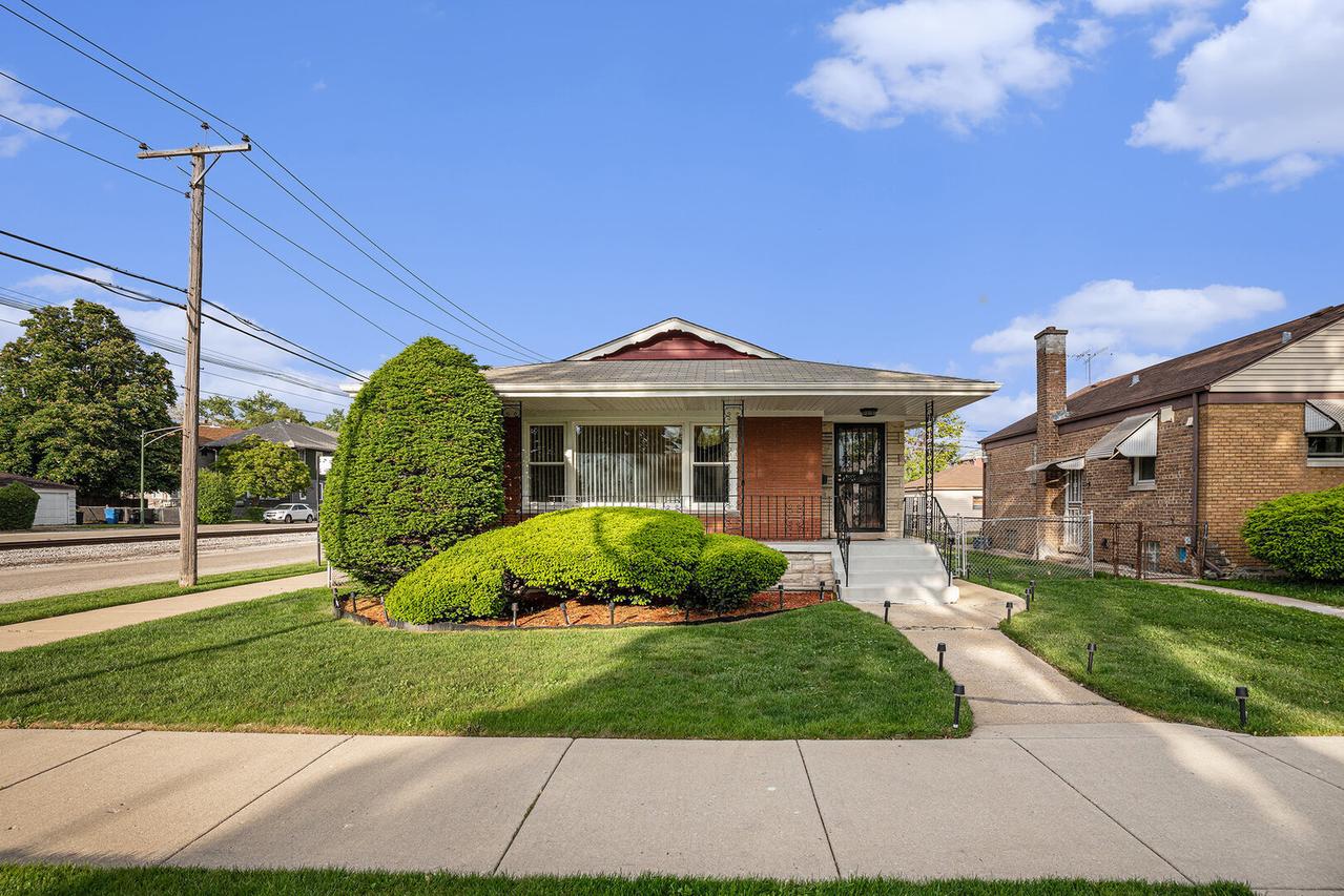 12101 S Lafayette Ave., Chicago, IL 60628