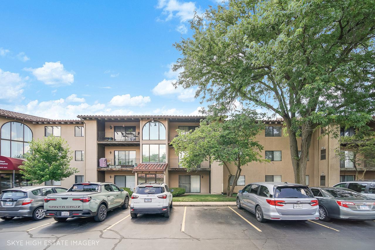 21W581 North Ave. #30, Lombard, IL 60148