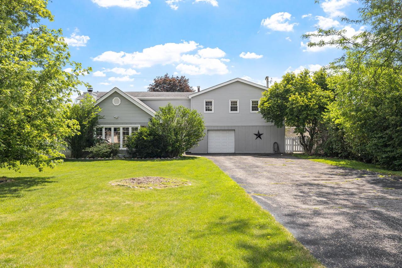 10409 S 83rd Ave., Palos Hills, IL 60465