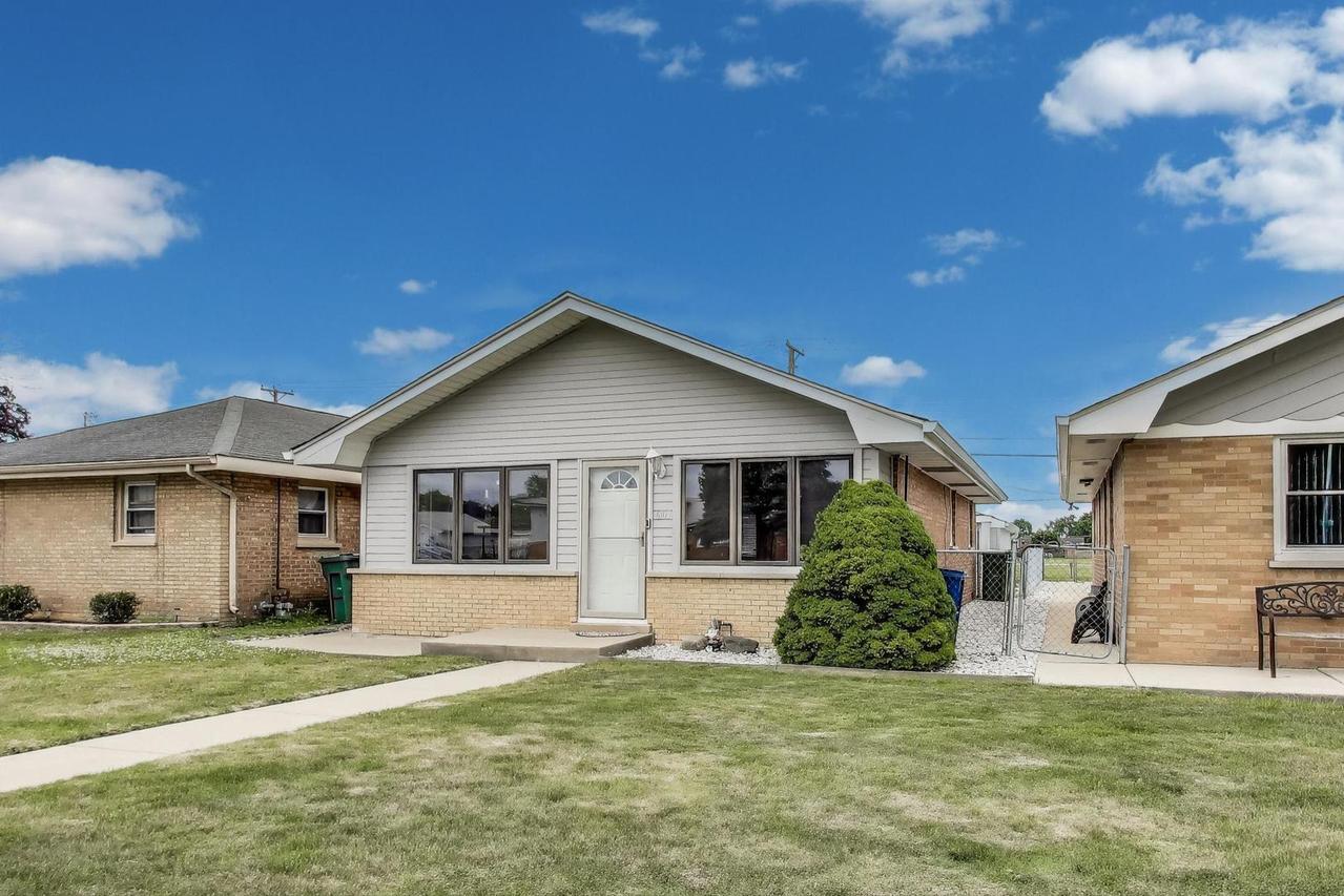 6105 W 83rd St., Burbank, IL 60459
