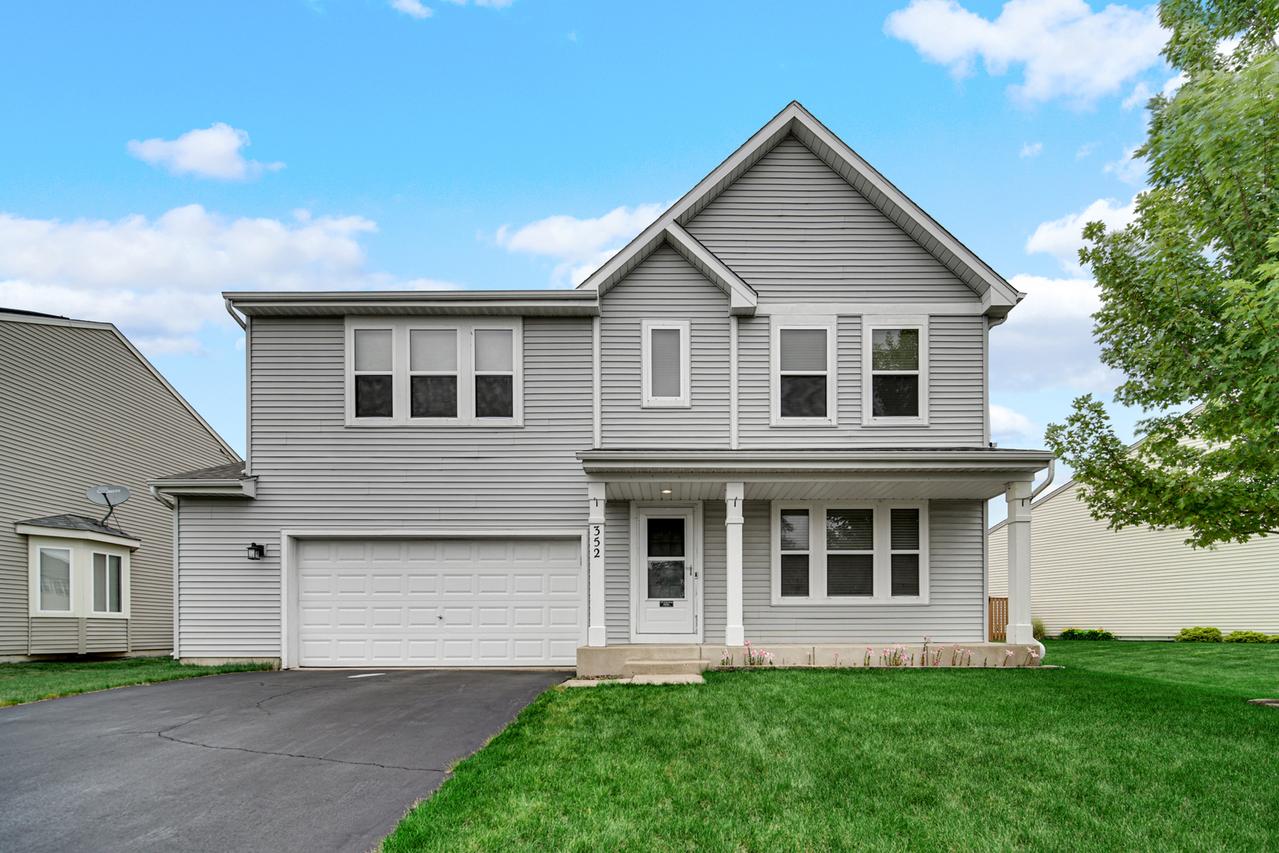 352 Westport Dr., Pingree Grove, IL 60140