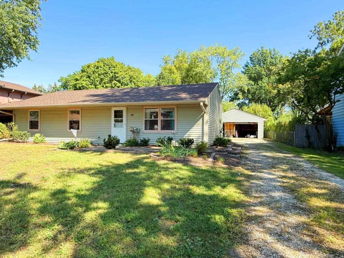 1041 N Elmwood Dr., Aurora, IL 60506