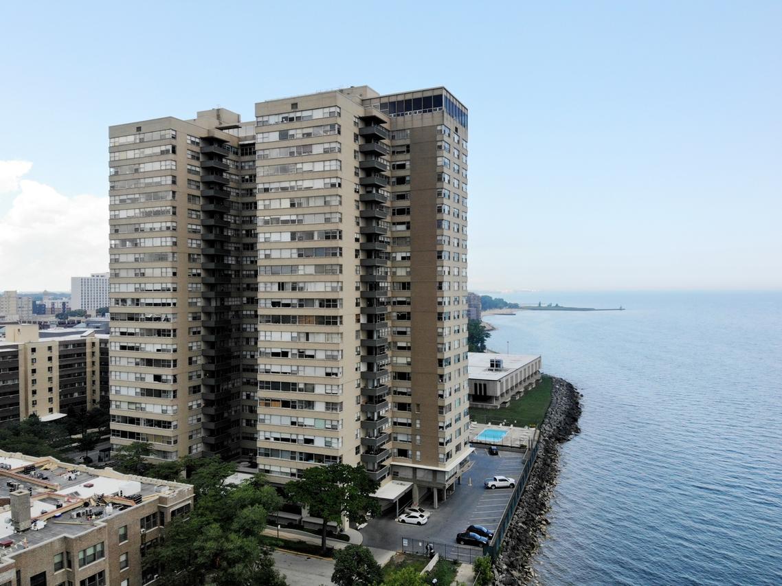6301 N Sheridan Rd. #21E, Chicago, IL 60660