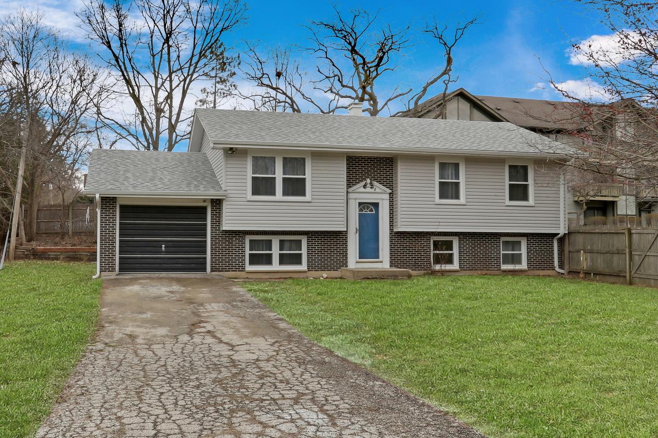 2625 Shirley Dr., Gurnee, IL 60031