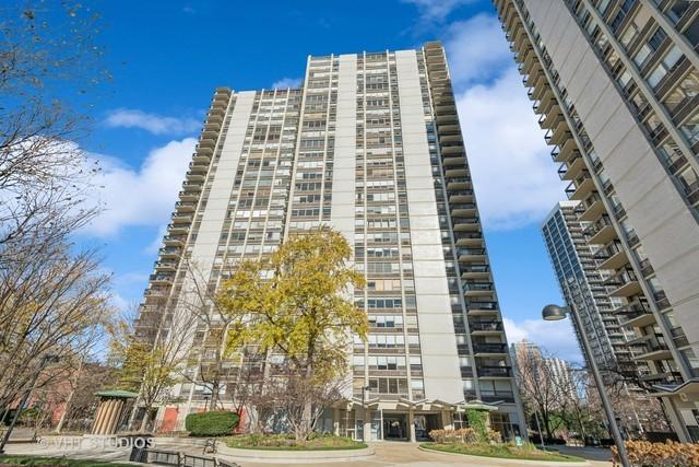 1360 N Sandburg Ter. #1807c, Chicago, IL 60610
