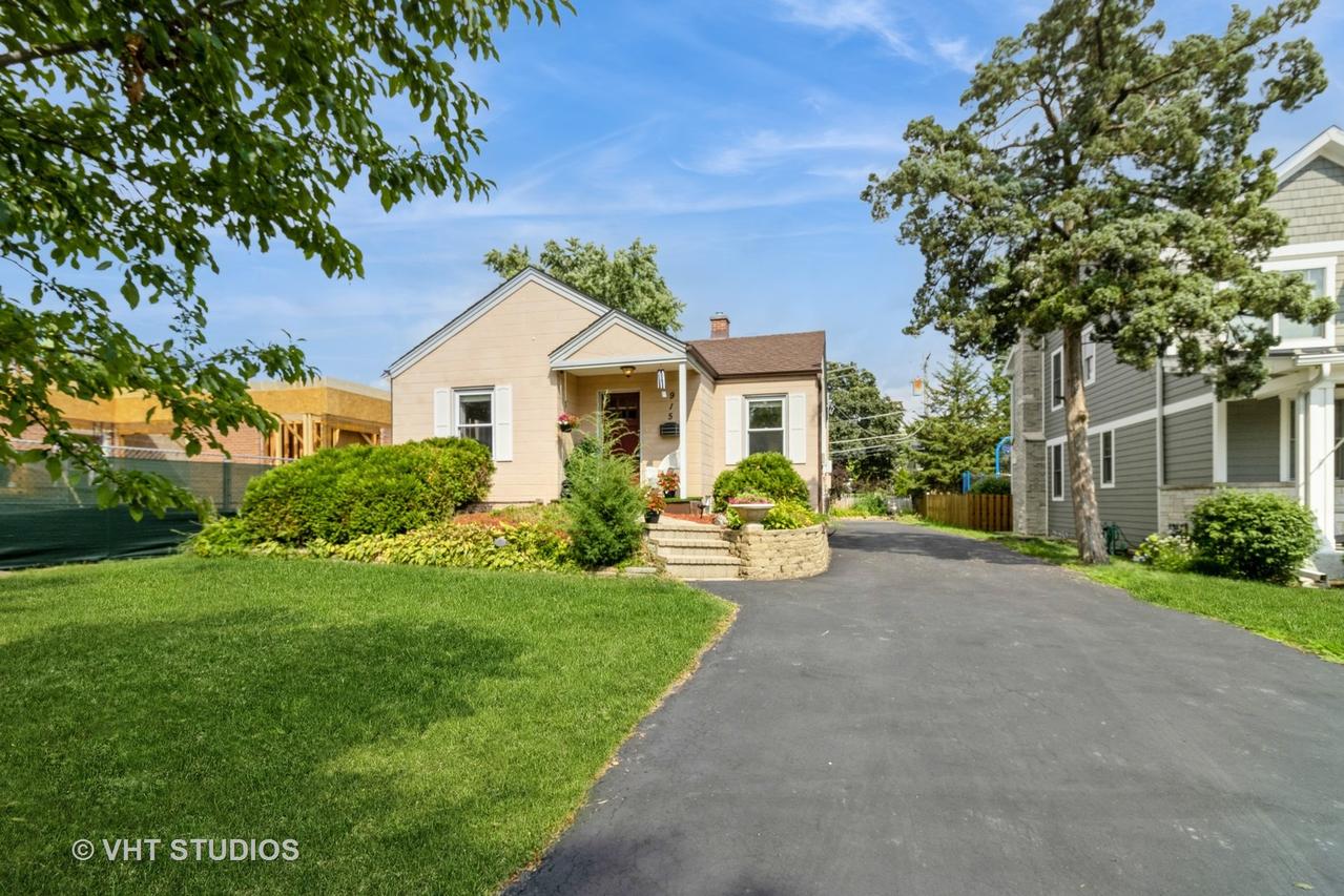 915 N Vail Ave., Arlington Heights, IL 60004