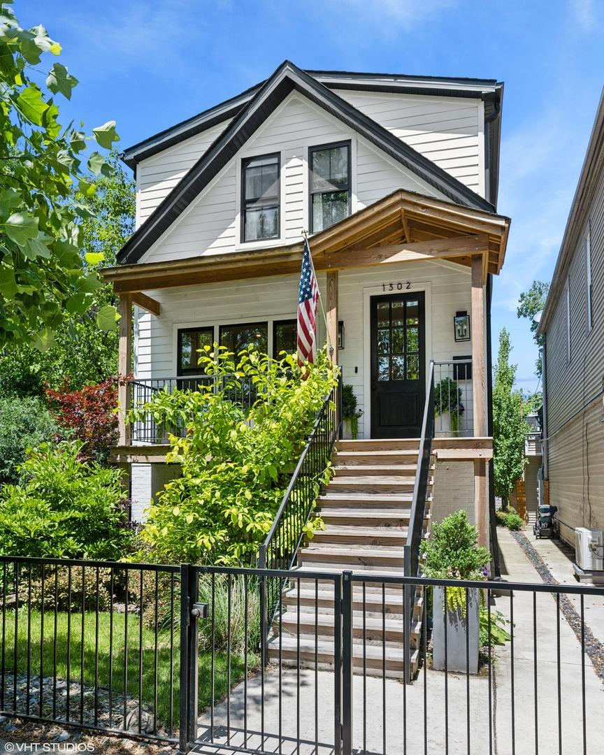 1302 W Wellington Ave., Chicago, IL 60657