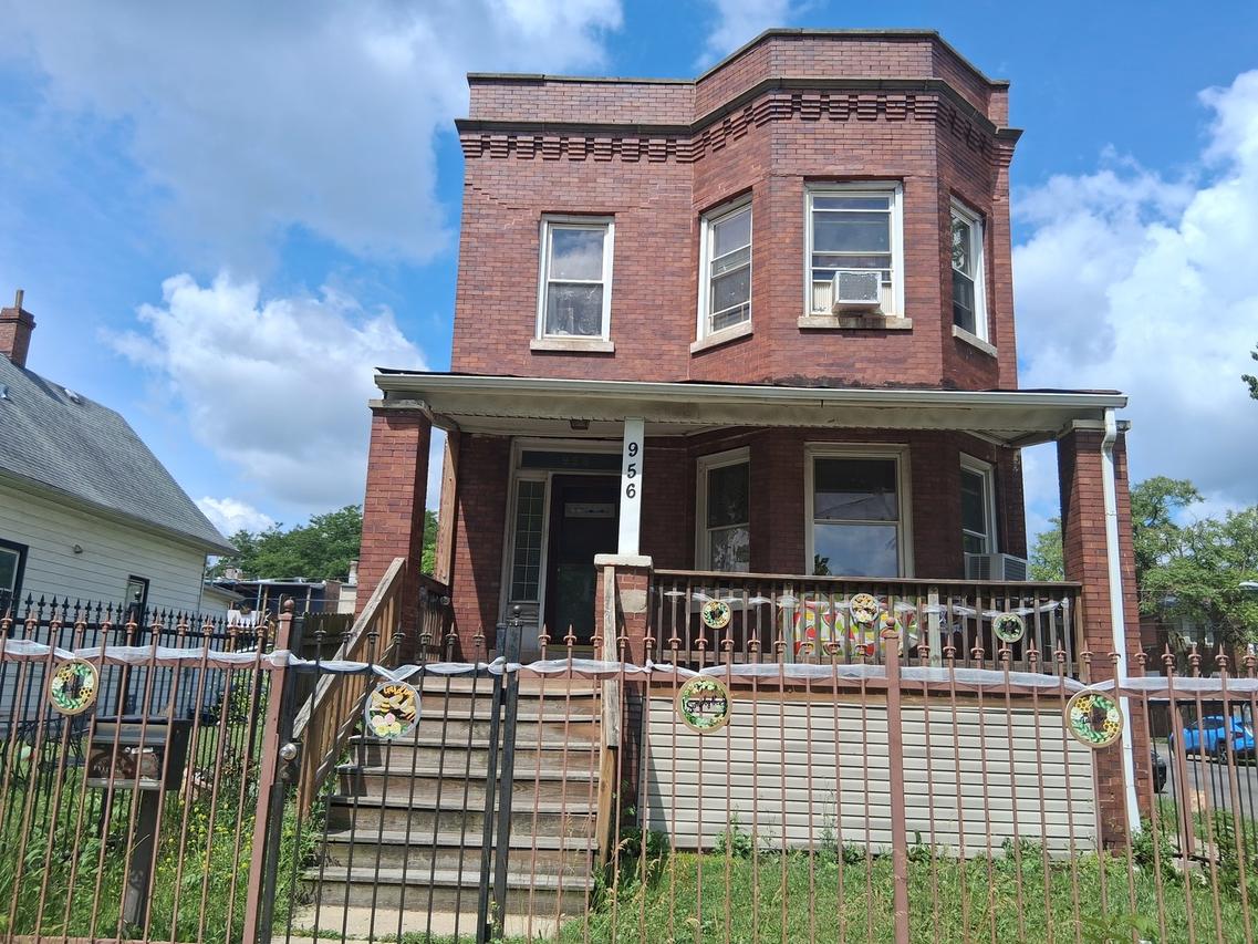 956 N Lawler Ave., Chicago, IL 60651