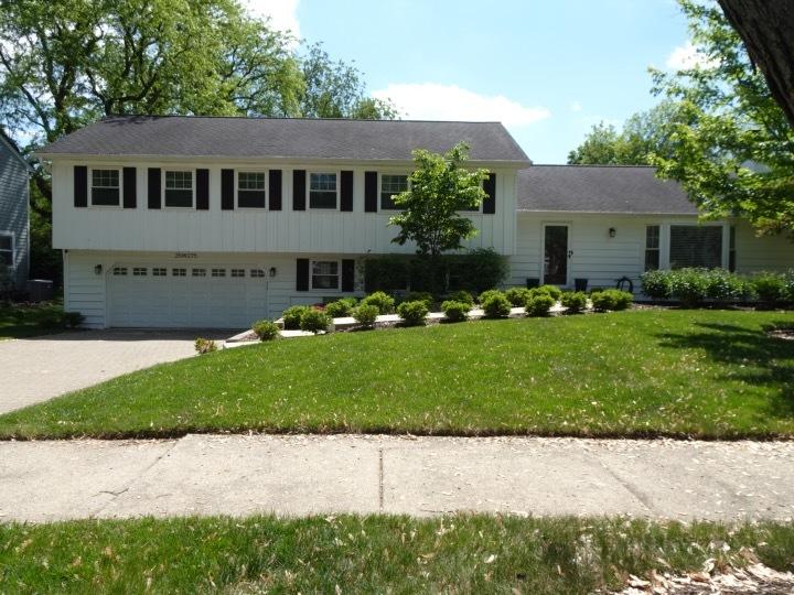 25W275 Gunston Ave., Naperville, IL 60540