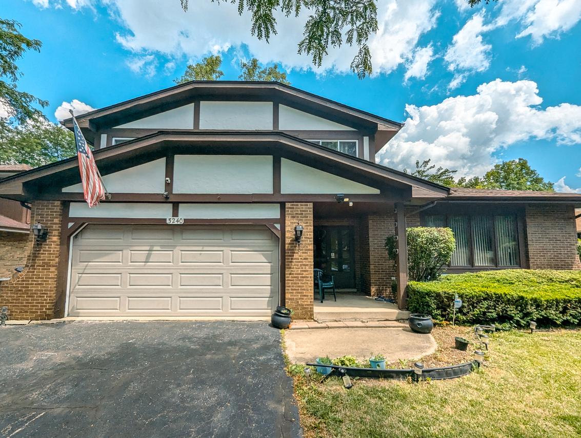 3240 Knollwood Ln., Homewood, IL 60430