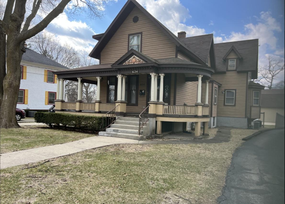 624 South St., Elgin, IL 60123
