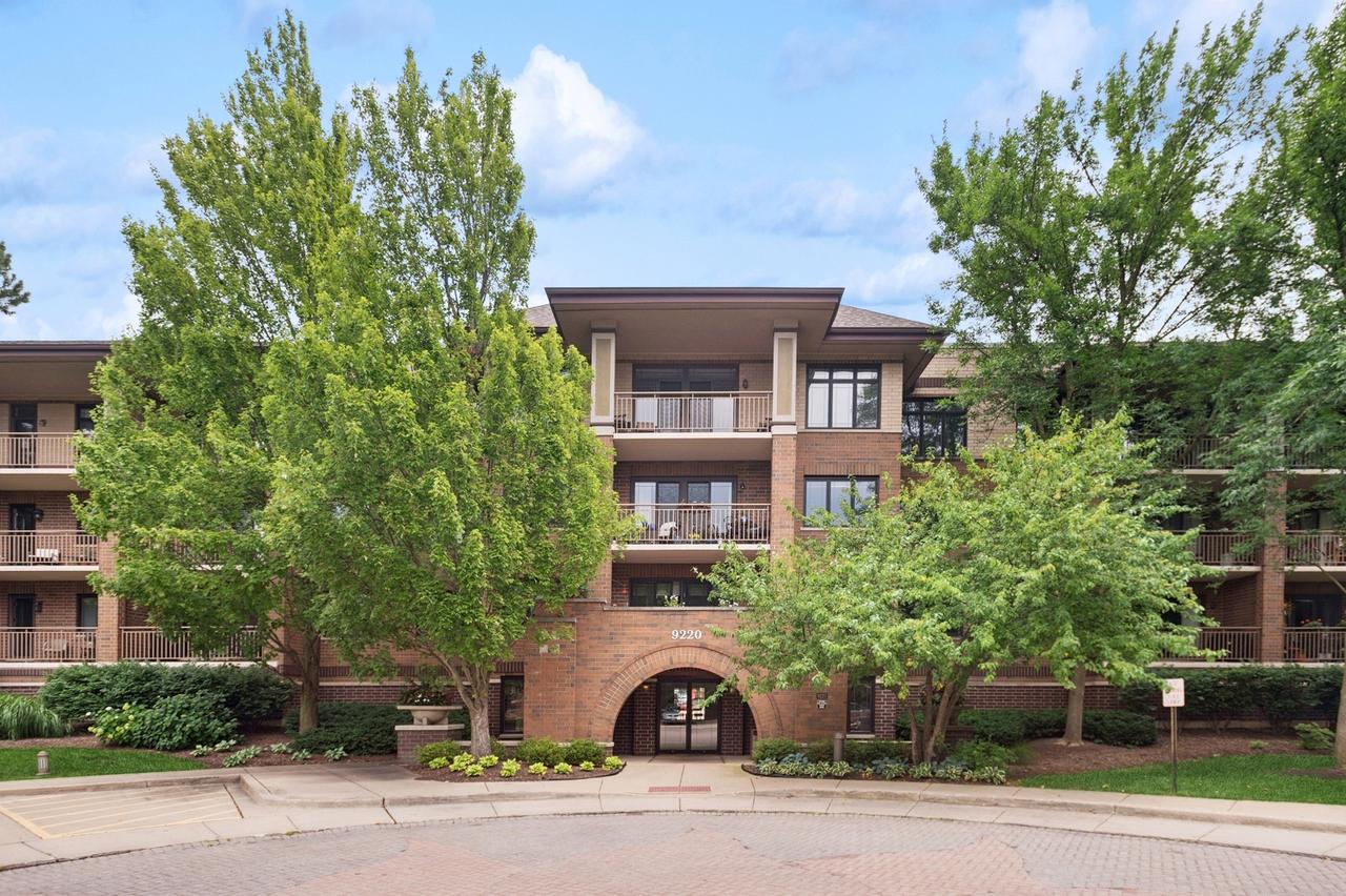 9220 N East Prairie Rd. #401, Evanston, IL 60203