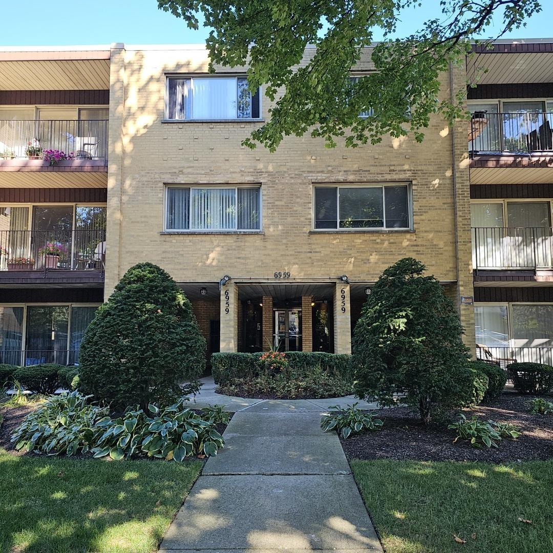 6959 N Ridge Blvd. #1C, Chicago, IL 60645