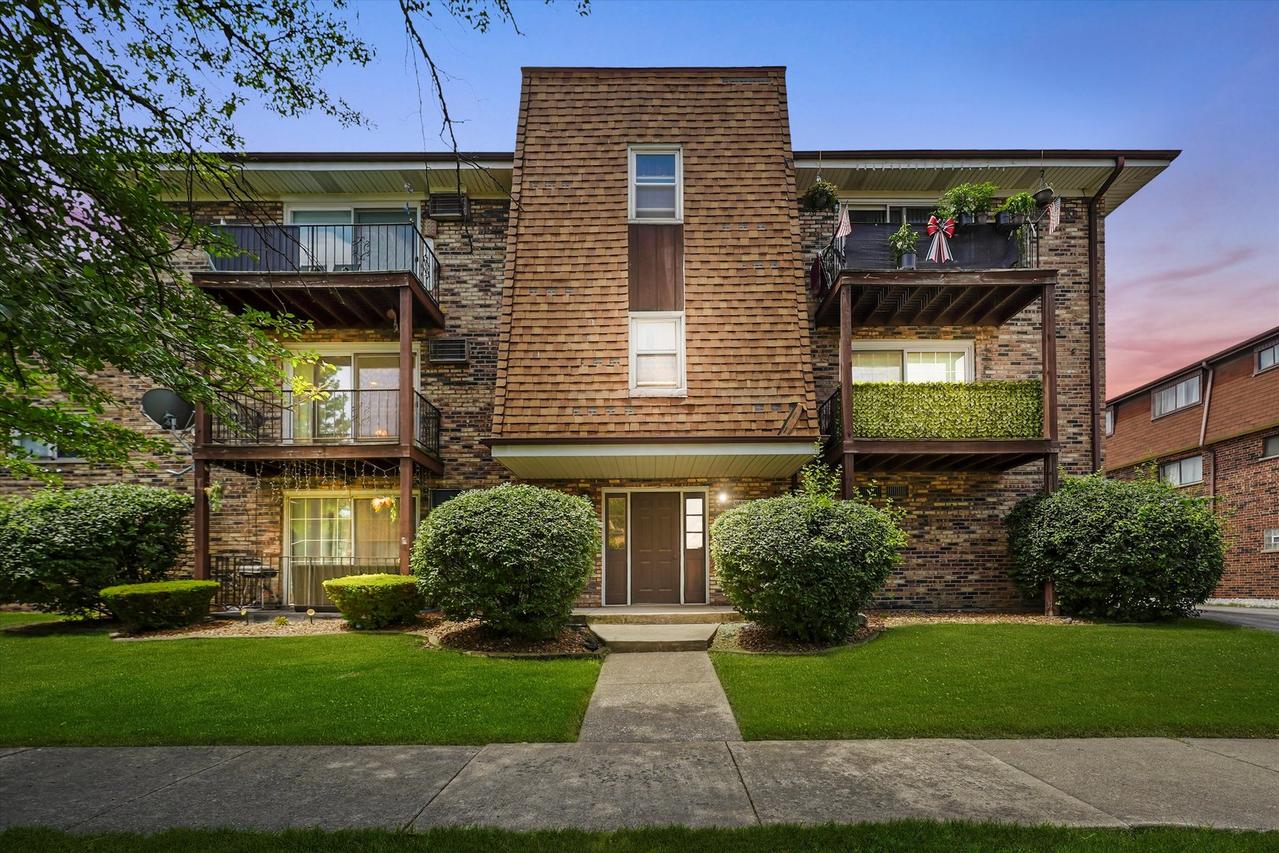 9850 Nottingham Ave. #202, Chicago Ridge, IL 60415