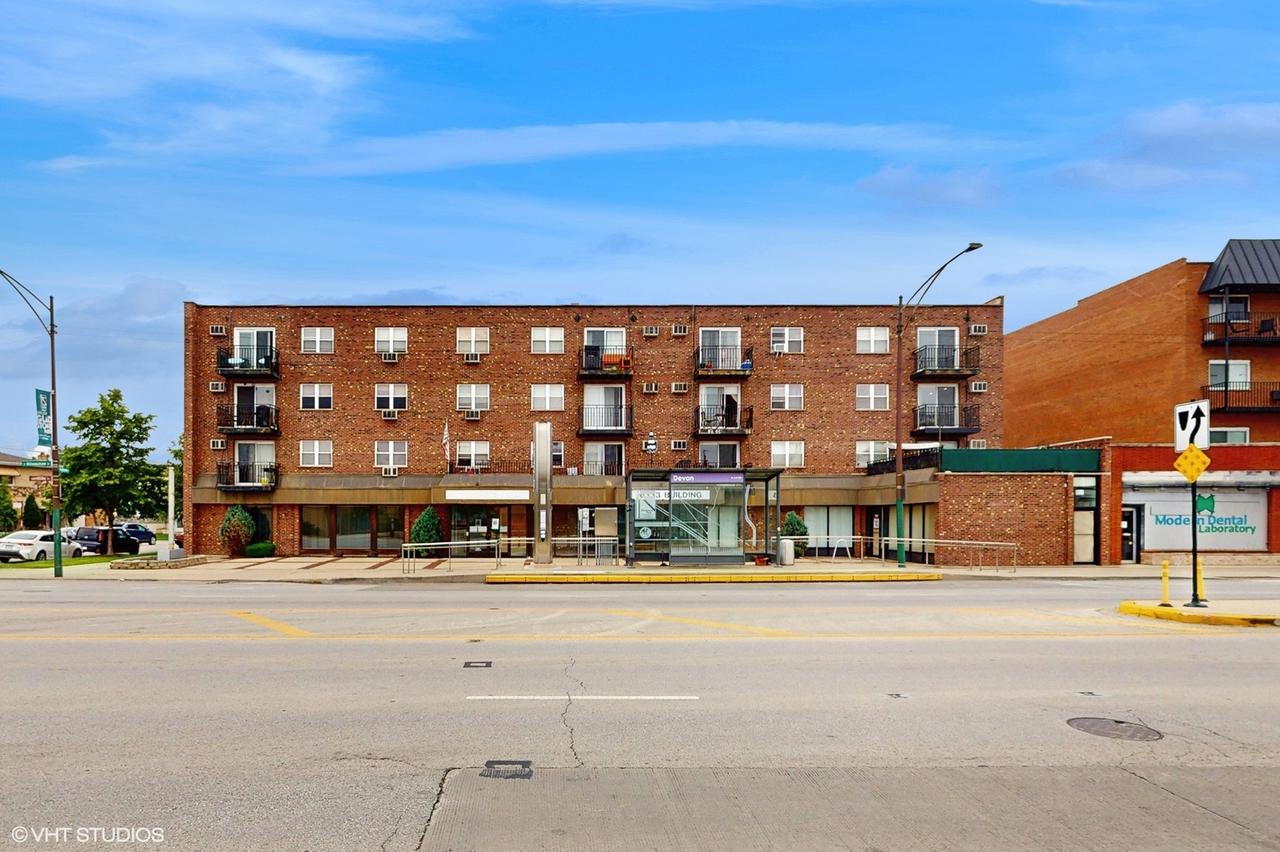 6333 N Milwaukee Ave. #2E, Chicago, IL 60646