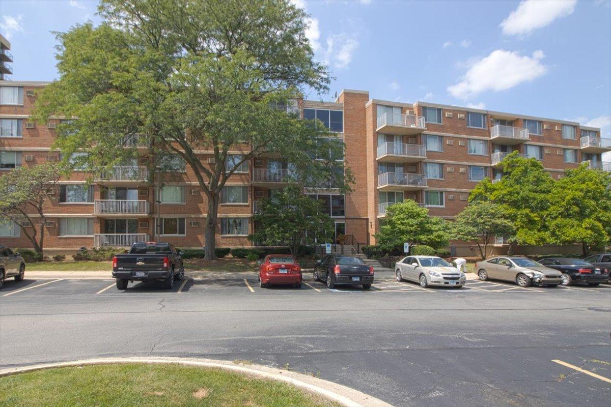 2222 S Stewart Ave. #1B, Lombard, IL 60148