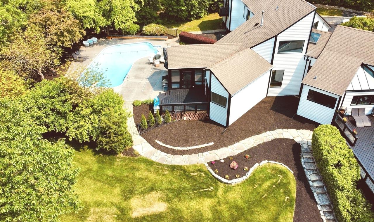 112 Ravine Ln., North Barrington, IL 60010