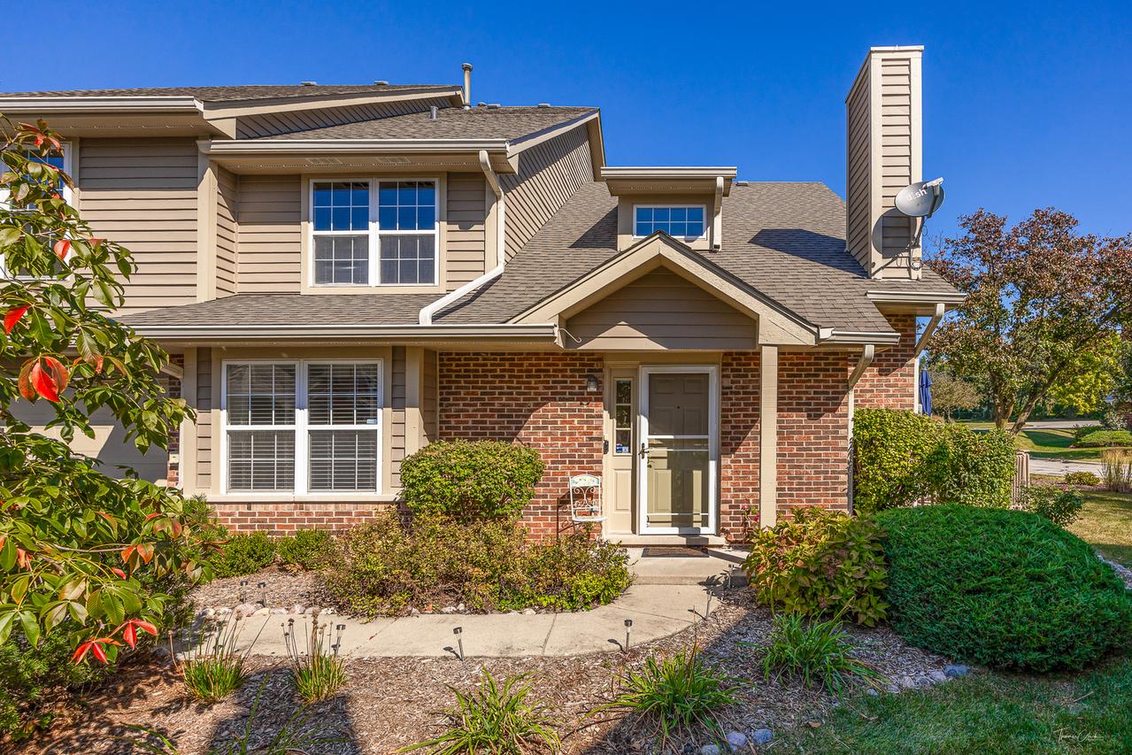 8020 Barrymore Dr., Darien, IL 60561
