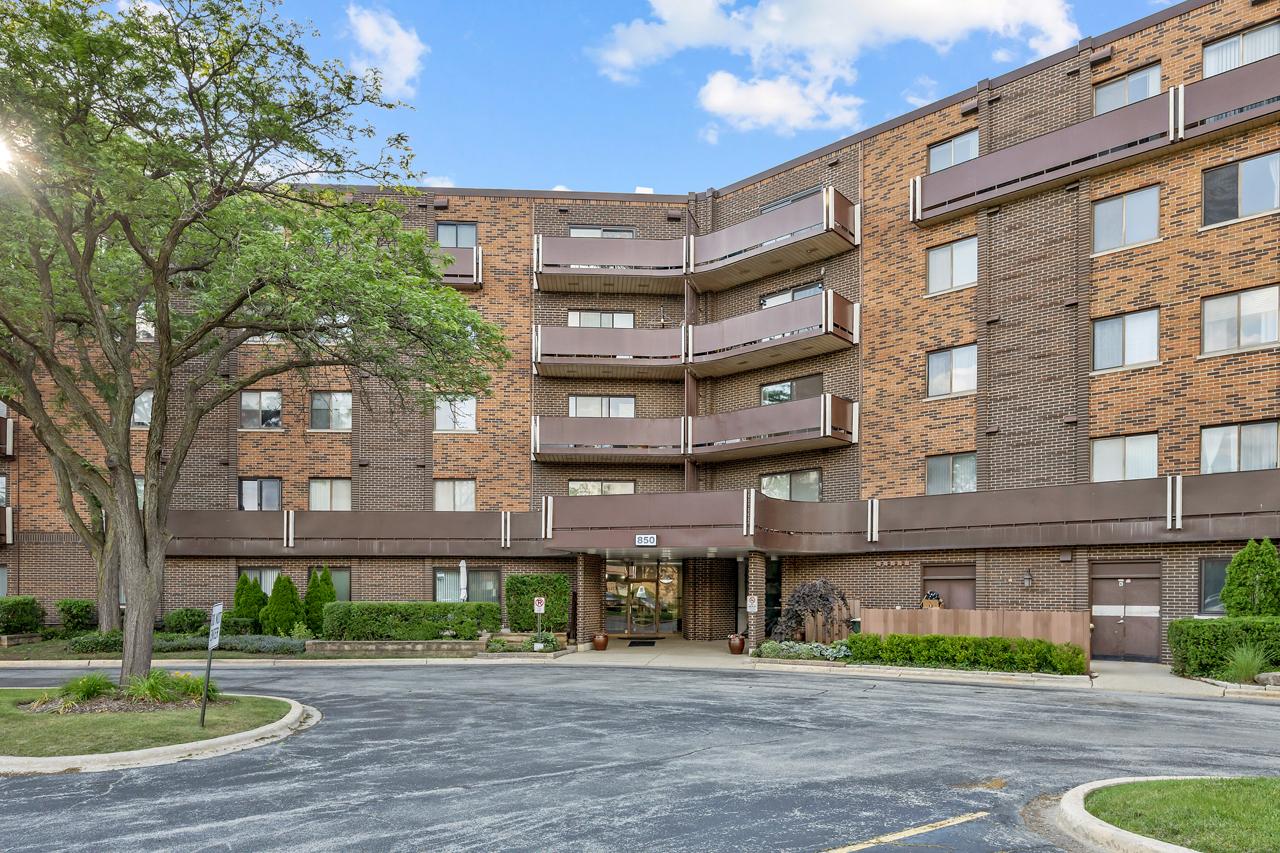 850 Wellington Ave. #311, Elk Grove Village, IL 60007