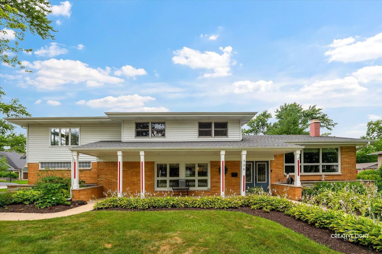 225 Elmwood Dr., Naperville, IL 60540